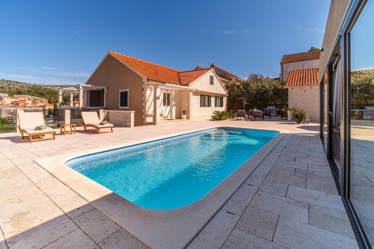 Brač villa management