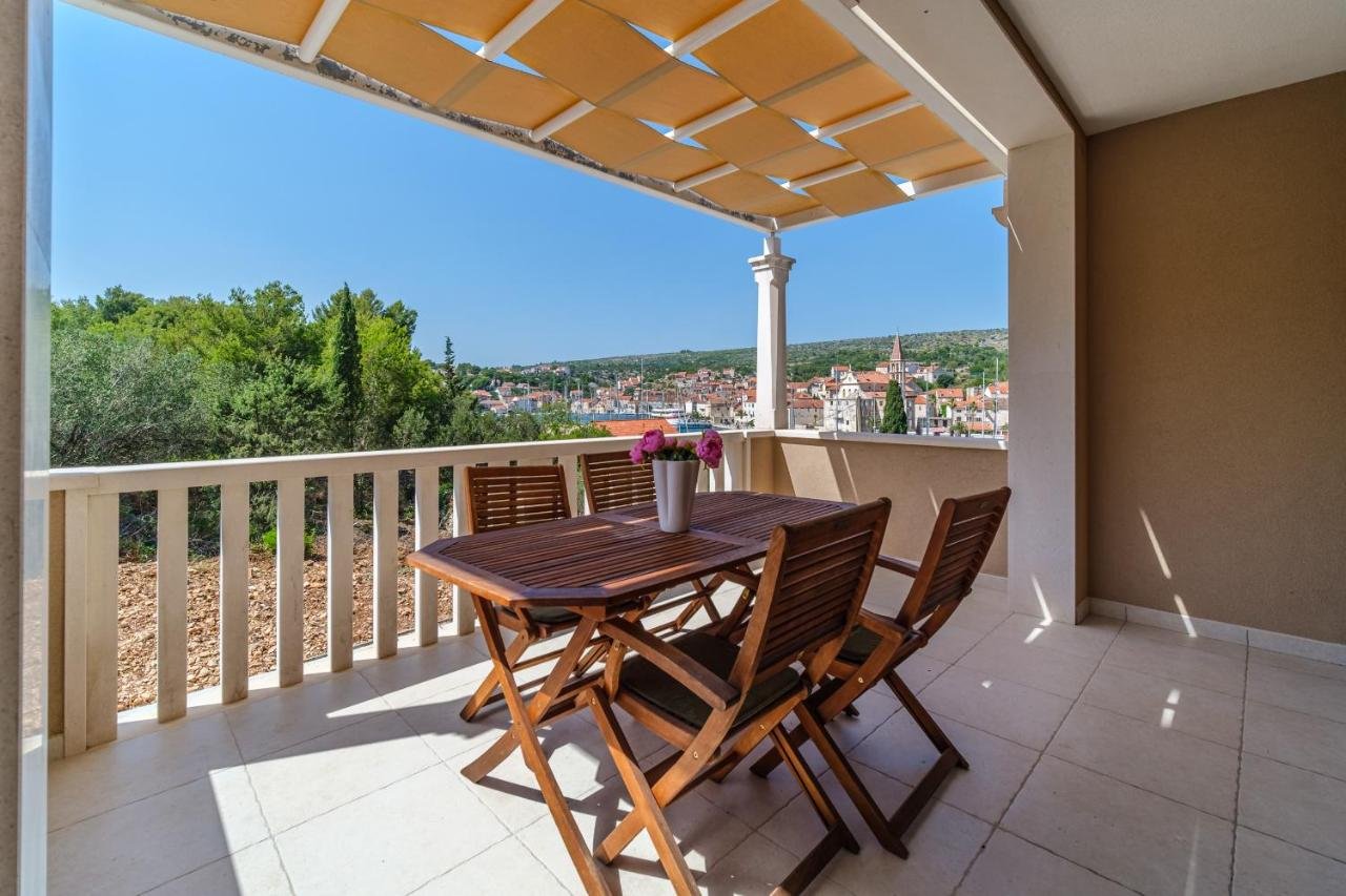 Brač villa management
