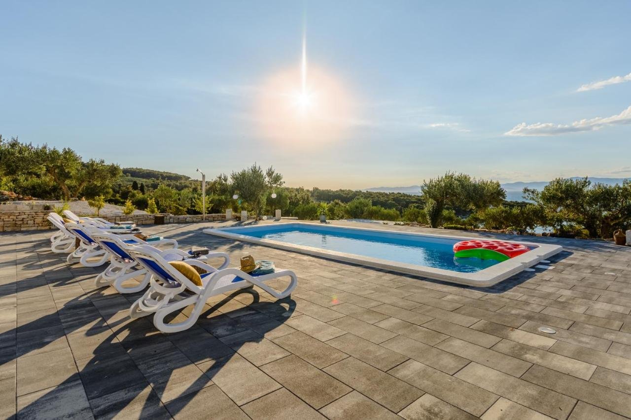 Brač villa management