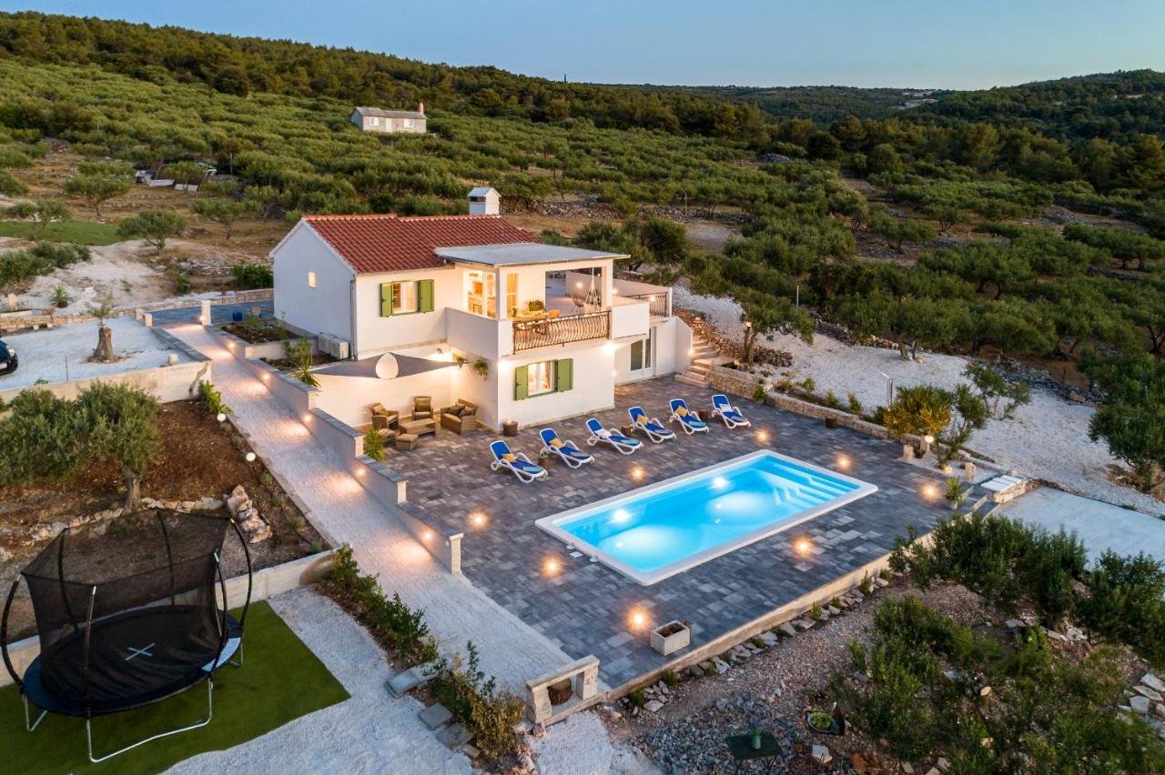 Brač villa management