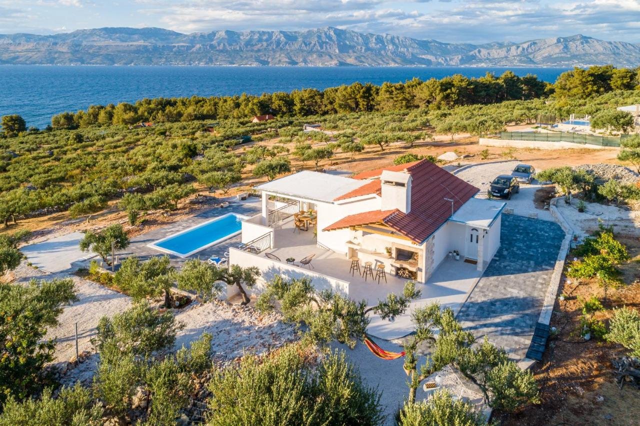 Brač villa management