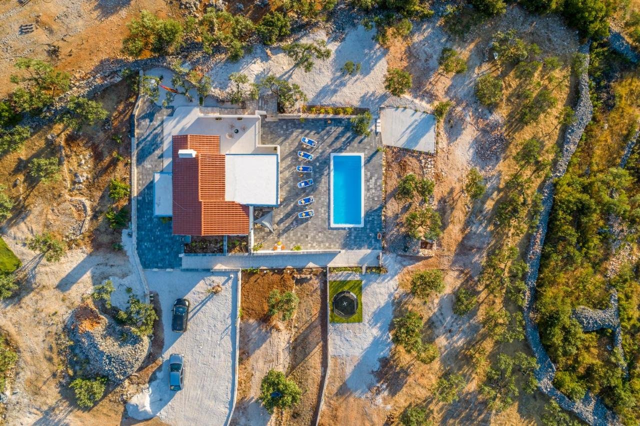 Brač villa management