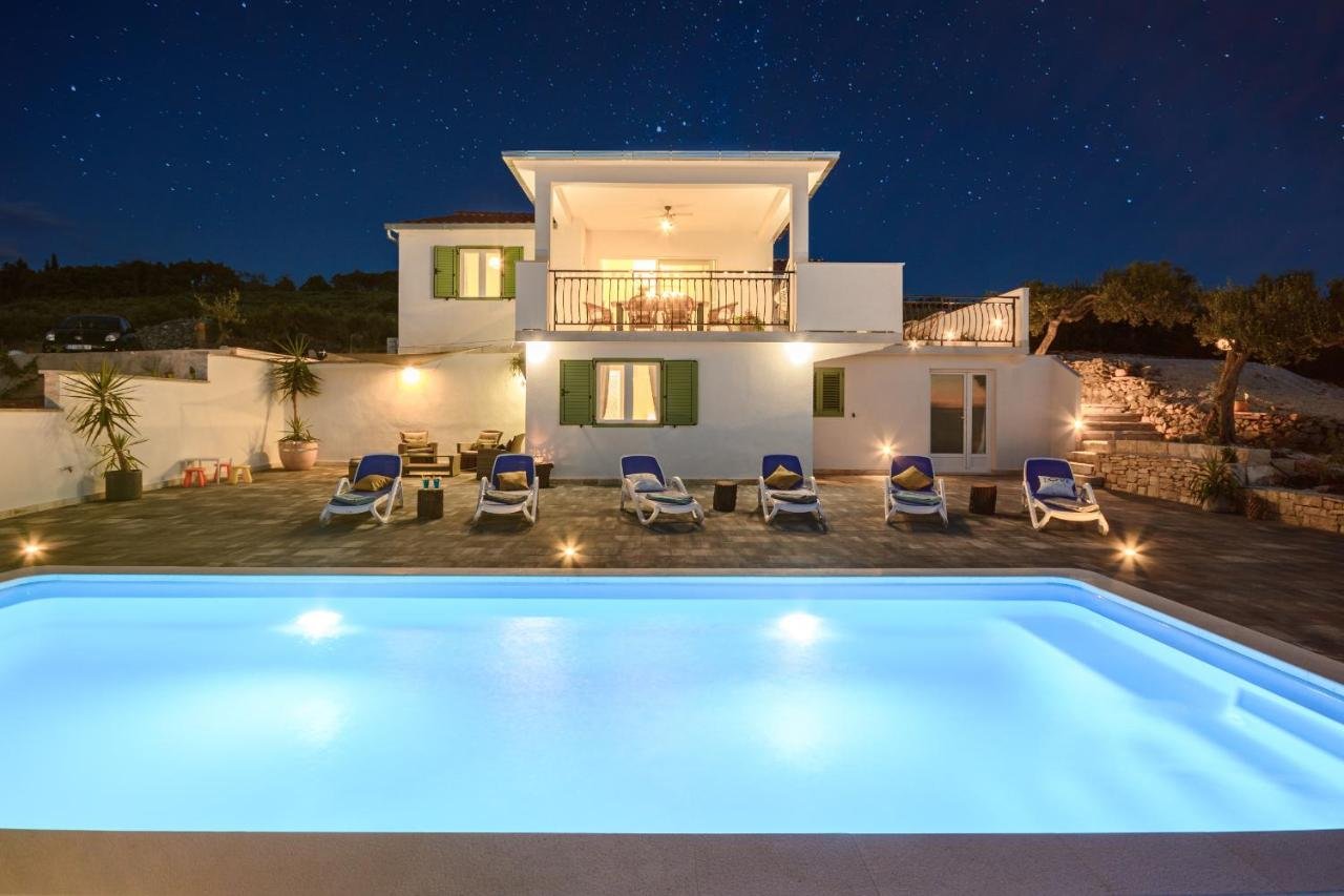 Brač villa management