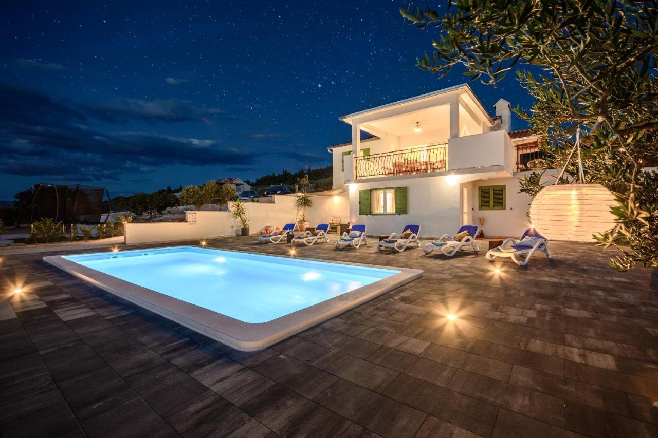 Brač villa management