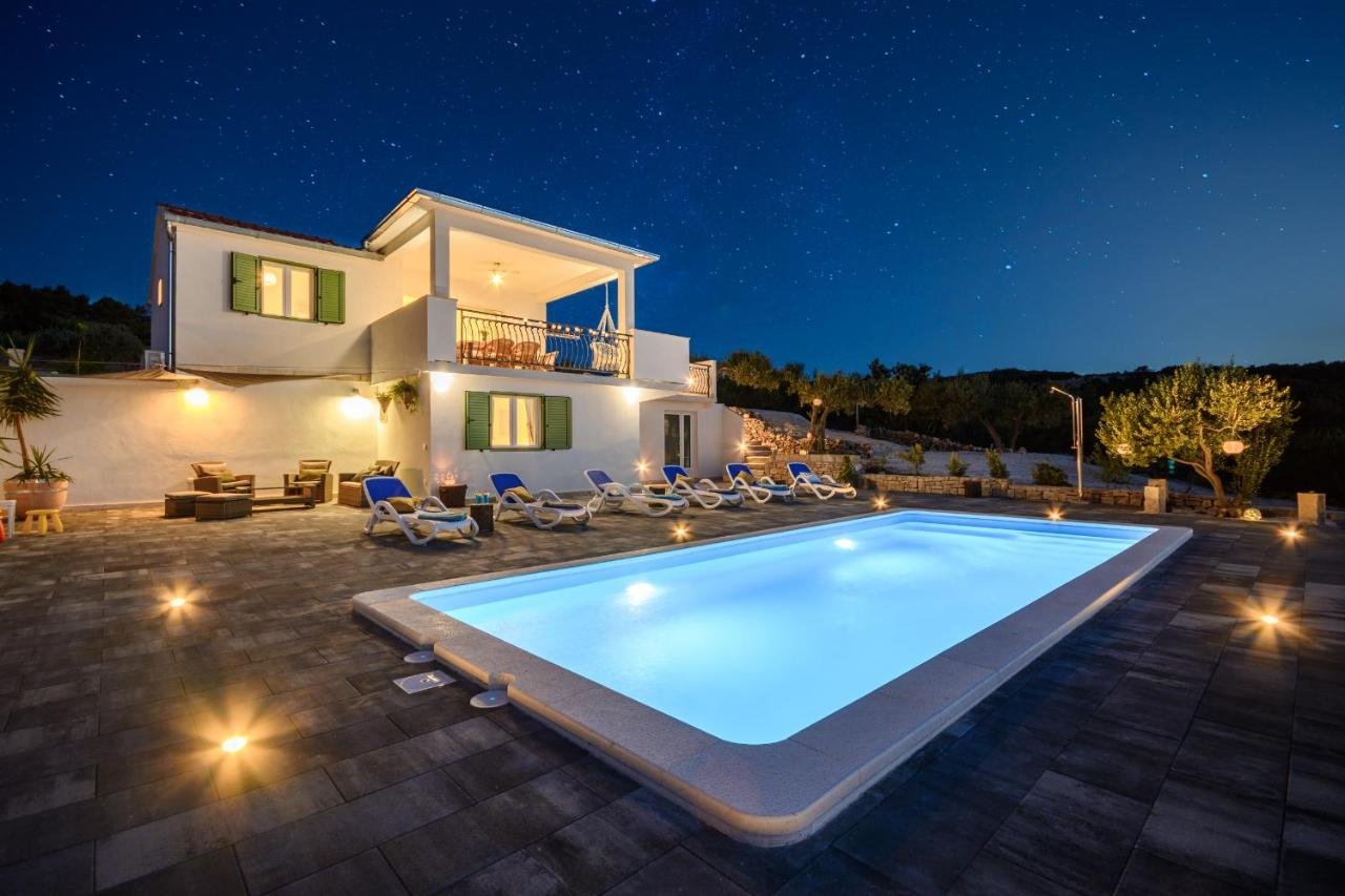 Brač villa management 