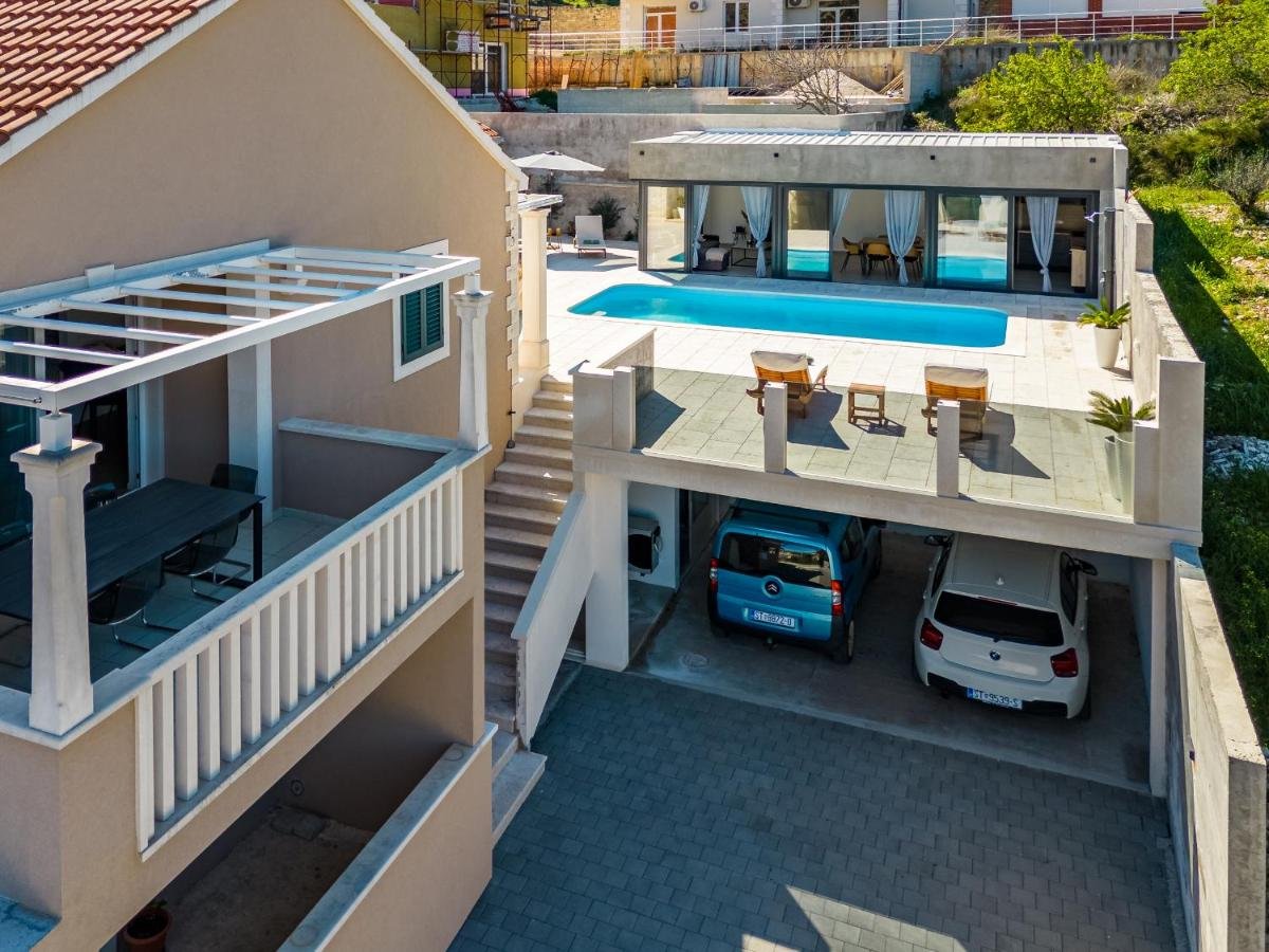 Brač villa management